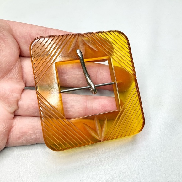 Art Deco Bakelite Carved Apple Juice Large Buckle - Picture 4 of 6